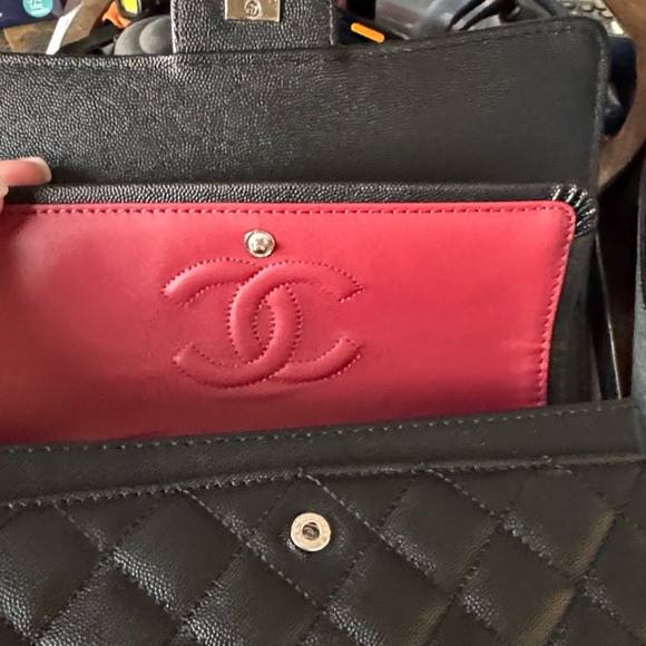 CHANEL Black Quilted Flap Shoulder Bag with Silver Hardware - Picture 4 of 8